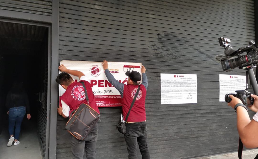 Sellos de suspensión en el Salón Urbana. Protección Civil de Naucalpan lo clausura por falta de seguridad y documentación tras el incidente del Festival Bandemia. Foto: Gisela González Granados