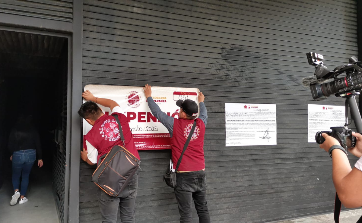 Sellos de suspensión en el Salón Urbana. Protección Civil de Naucalpan lo clausura por falta de seguridad y documentación tras el incidente del Festival Bandemia. Foto: Gisela González Granados