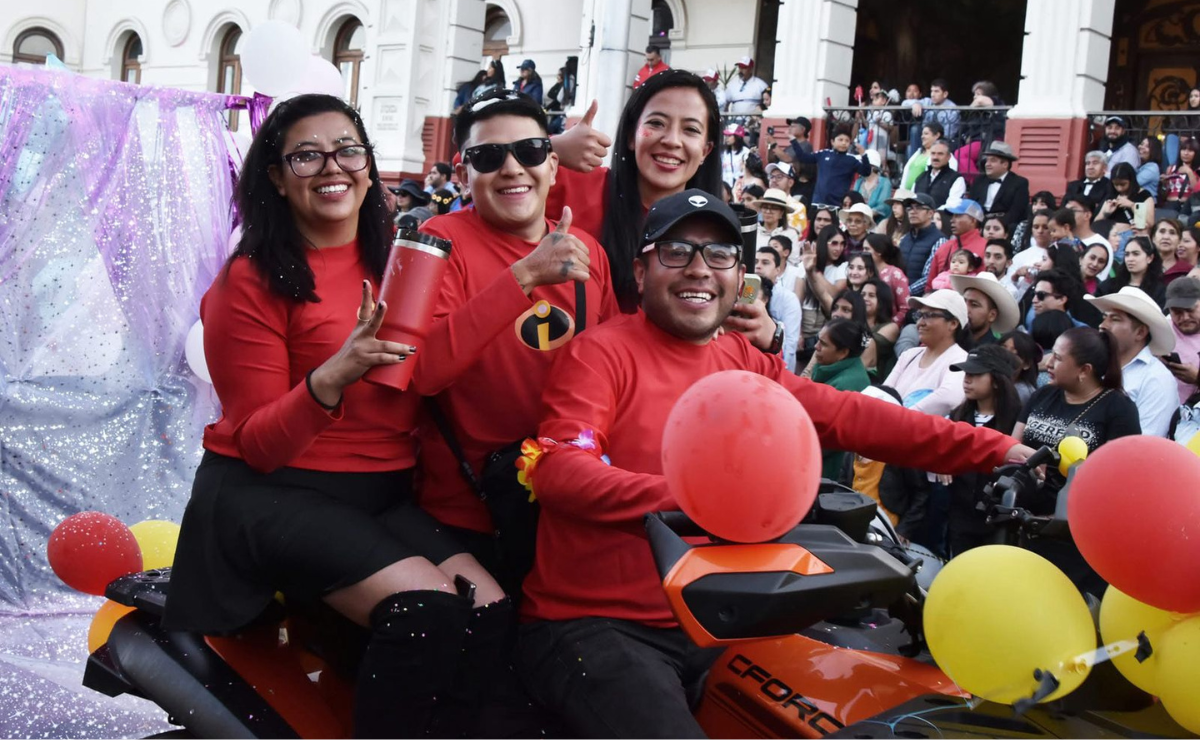 Desfile de carros alegóricos y comparsas en el Carnaval 2025 de El Oro. Foto: Especial