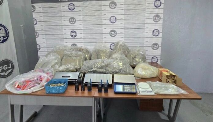 ¡Golpe al narcomenudeo! Hallan 40 kilos de droga en casa de Ecatepec tras balacera