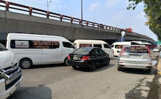 Transportistas escolares bloquean Gustavo Baz en Tlalnepantla