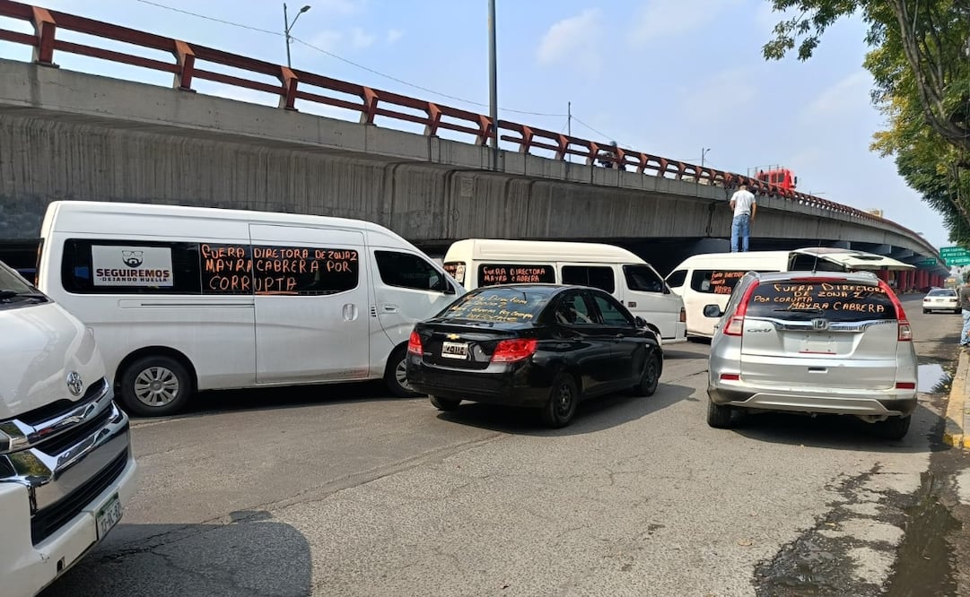 La protesta se realizó tras operativos contra unidades de transporte escolar en Cuautitlán Izcalli y Naucalpan. Foto Gisela González / El Universal