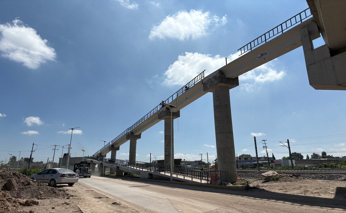 Construcción de puente vehicular en San Pablito, Tultepec, a punto de concluir