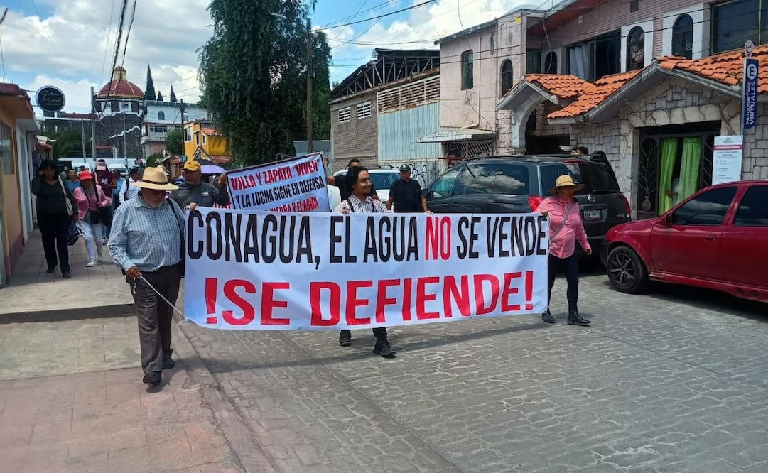 De acuerdo con los afectados, pozos ubicados en San Sebastián Xolalpan y Santa María Coatlán siguen operando de manera irregular para abastecer a pipas particulares. Foto Especial