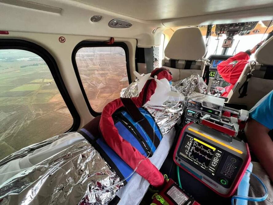 Helicóptero de Rescate Grupo Relámpago, trasladando a menor.