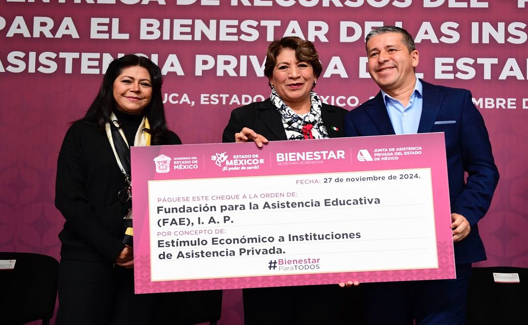 La gobernadora Delfina Gómez entregó estímulos económicos a Instituciones de Asistencia Privada. Foto: Especial