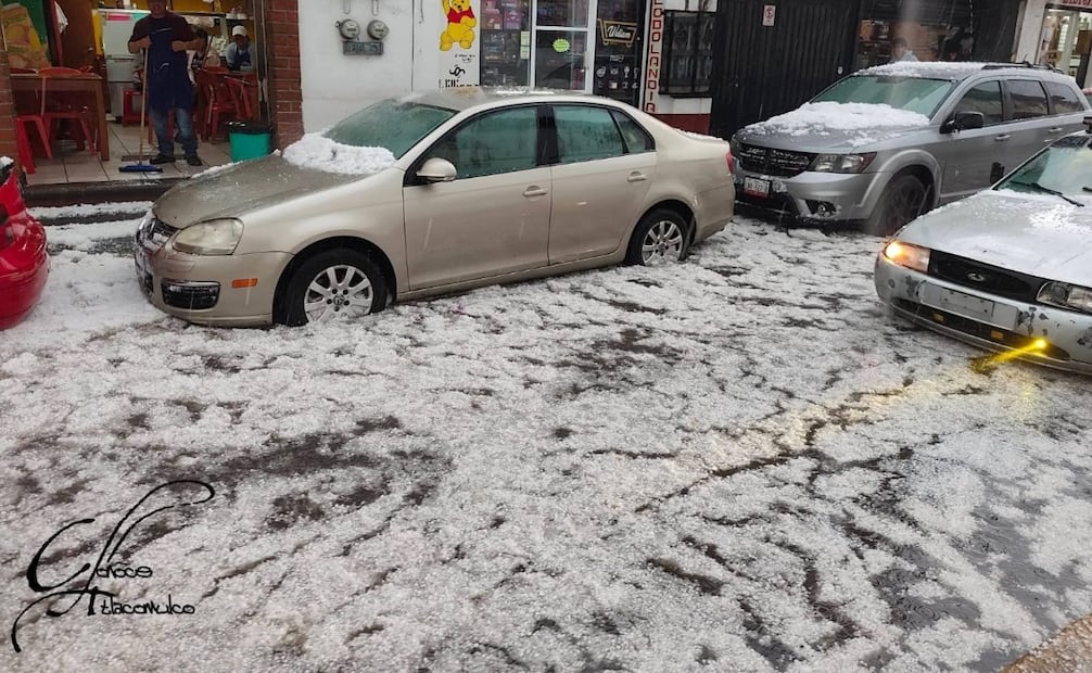 Elementos de rescate inspeccionaron un gimnasio y una planta de combustibles que también presentaron daños estructurales por el temporal. Foto Especial