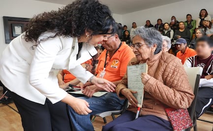 Entregan actas de nacimiento y CURP en Braille en Edomex