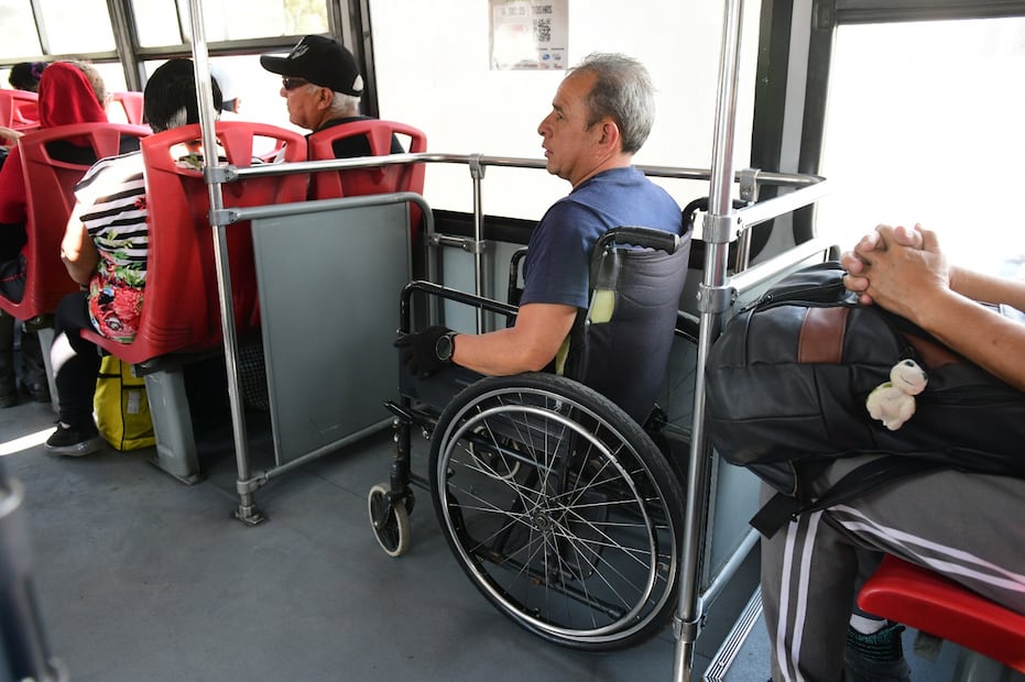 Adultos mayores y personas con discapacidad acceden sin costo al Mexibús en municipios como Tlalnepantla y Ecatepec. Foto Especial