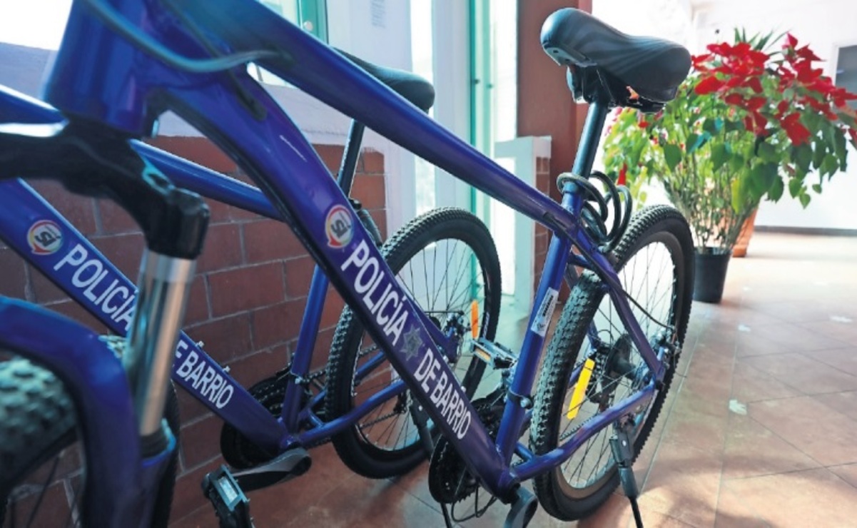El uso de la bicicleta permite a la Policía de Barrio llegar a sitios complicados para ingresar en patrulla / Foto Alejandro Vargas