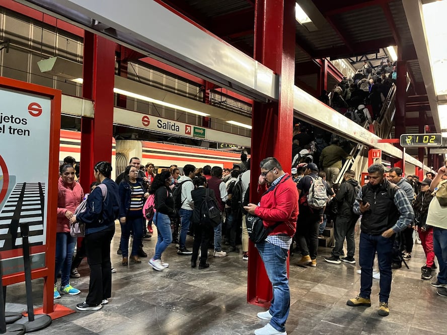 Por la falla eléctrica el servicio sólo es de Buenavista a Lechería. Crédito:  Fernanda Ortiz/EL UNIVERSAL