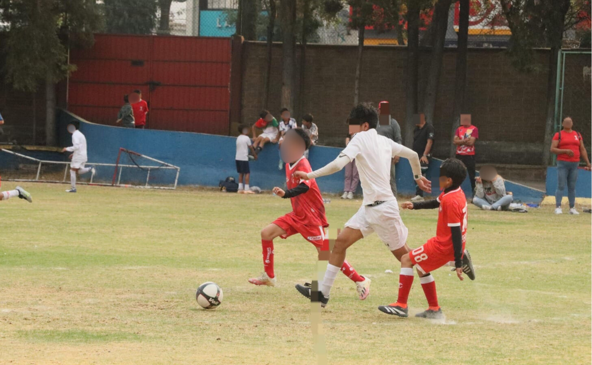 Jóvenes promesas en acción: El Torneo de Barrios 2025 impulsa el desarrollo deportivo en Toluca. foto: Especial