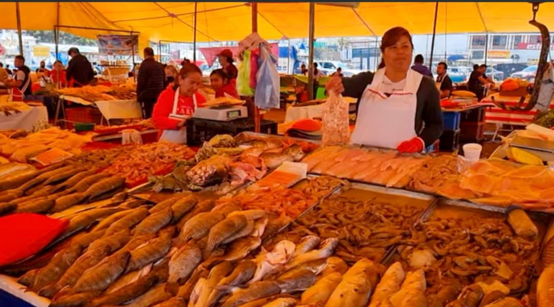 Comerciantes buscan mantener precios accesibles, aunque pueden variar según la temporada. Foto Michelle Sánchez