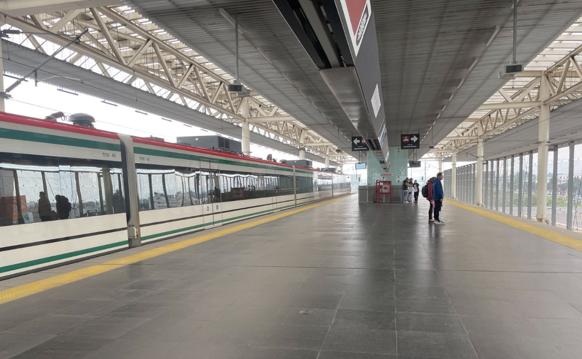 Usuarios del Tren Interurbano 'El Insurgente' se quejan de los retrasos y fallas en el servicio / Foto: Alejandro Vargas
