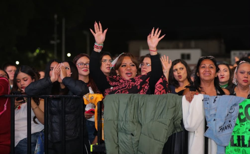 Familias de Ojo de Agua participaron en la ceremonia del Grito de Independencia encabezada por Rosi Wong. Foto especial
