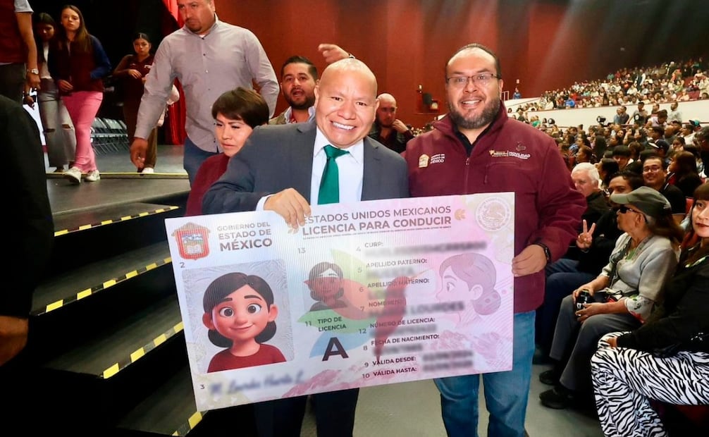 Durante la clausura se entregaron licencias de conducir a las participantes. Foto especial
