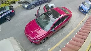 “Tírale unos balazos”: Cámara oculta graba a asaltantes robando auto con una niña a bordo en Tultitlán