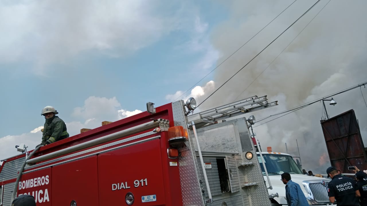 Unidades de emergencia acuden al lugar luego de muchos reportes por parte de vecinos.