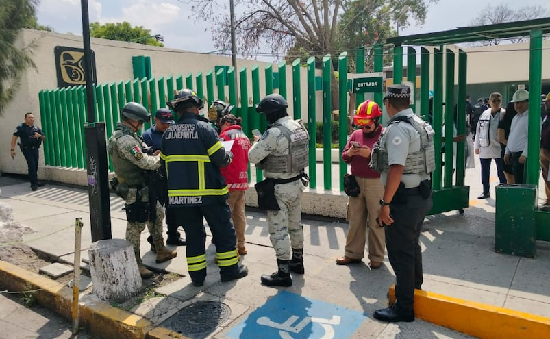 Desalojan a 1,400 personas del IMSS de Tlalnepantla por falsa amenaza de bomba