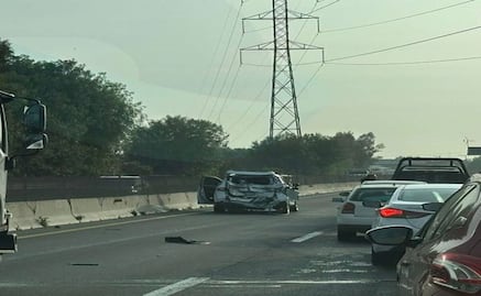 Aparatoso accidente provoca caos vial en el Circuito Exterior Mexiquense