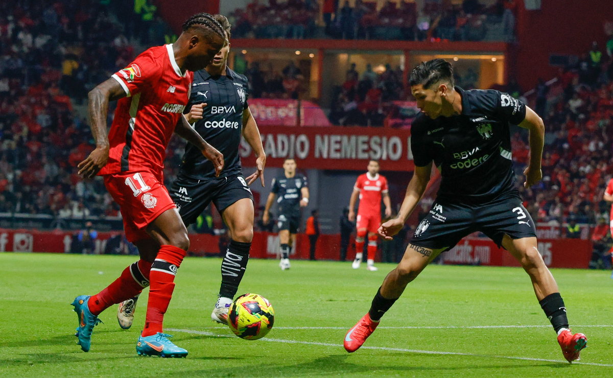 El clásico regio se tiñe de rojo... y de azul: Toluca y Monterrey empatan en un partido de ida y vuelta Foto: Arturo Hernández