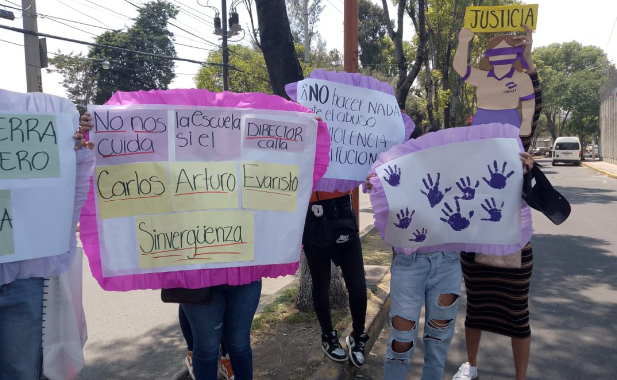 Manifestantes exigen justicia y seguridad frente al Conalep de Tlalnepantla tras el ataque a una alumna. Foto: Rebeca Jiménez