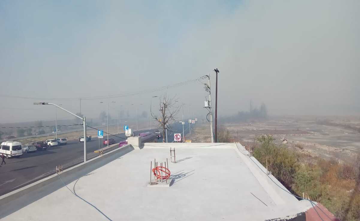 El siniestro se presenta en el kilómetro 2 de la autopista Peñón-Texcoco. Foto: Especial