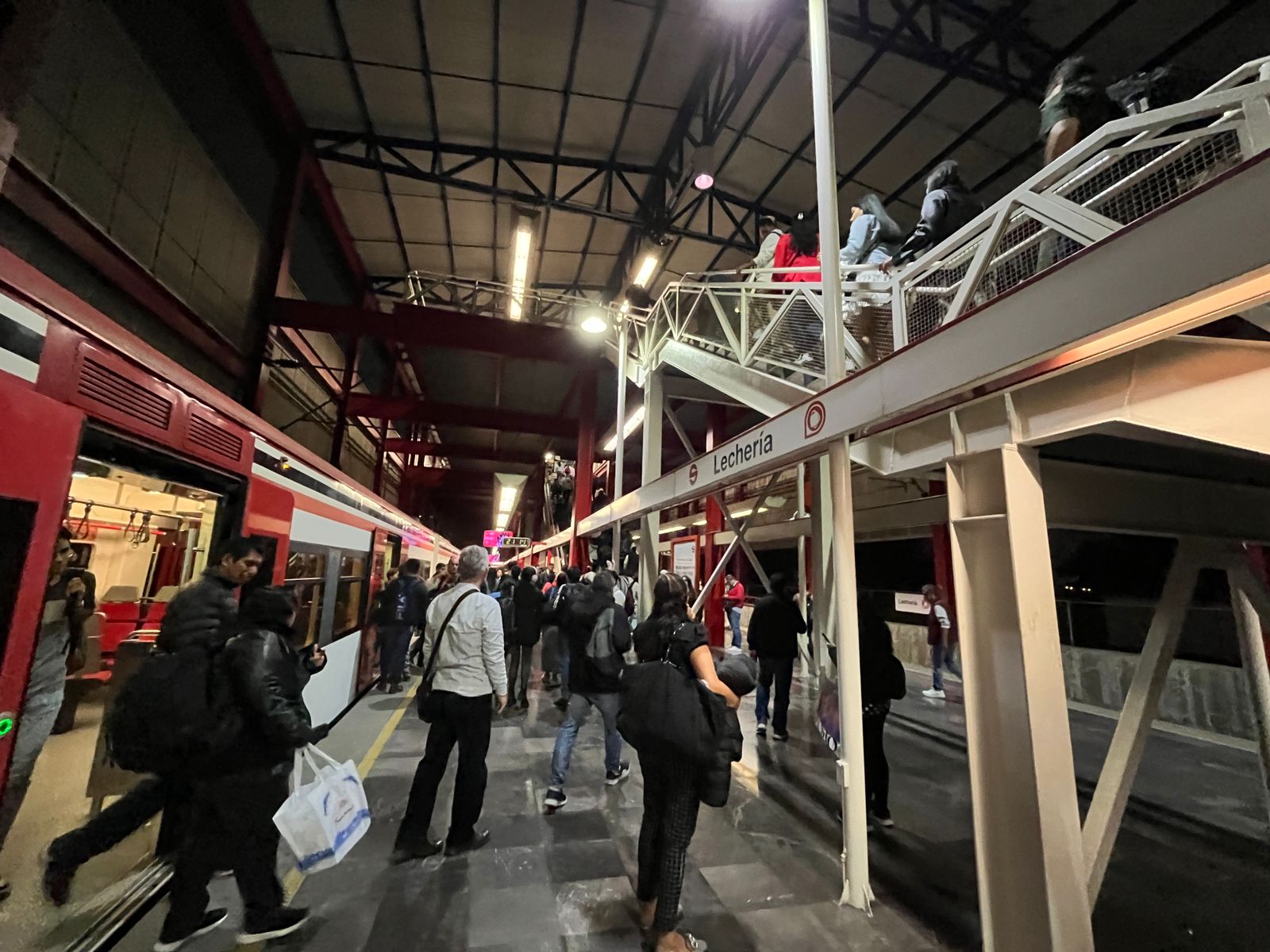 Restablecen servicio del Tren Suburbano