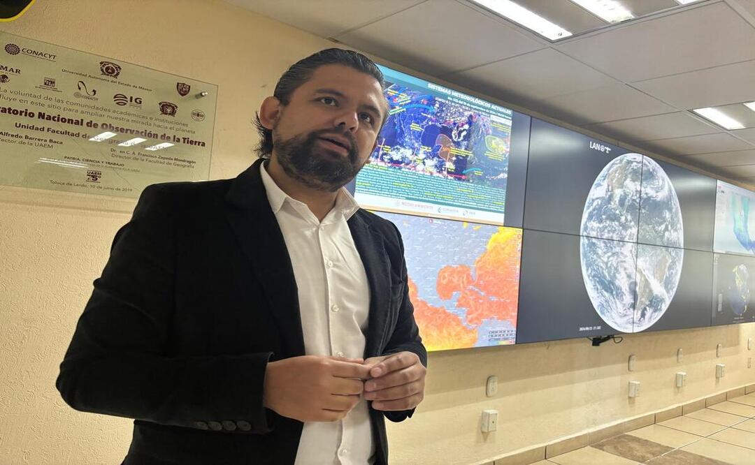 Maestro Juan Carlos Garatachia Ramírez, coordinador del Laboratorio Nacional de Observación de la Tierra, en la Unidad de la Facultad de Geografía de la UAEMéx. Foto: Miguel García