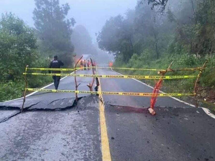Cerrada la carretera Texcaltitlán-Sultepec por hundimiento / Foto Especial