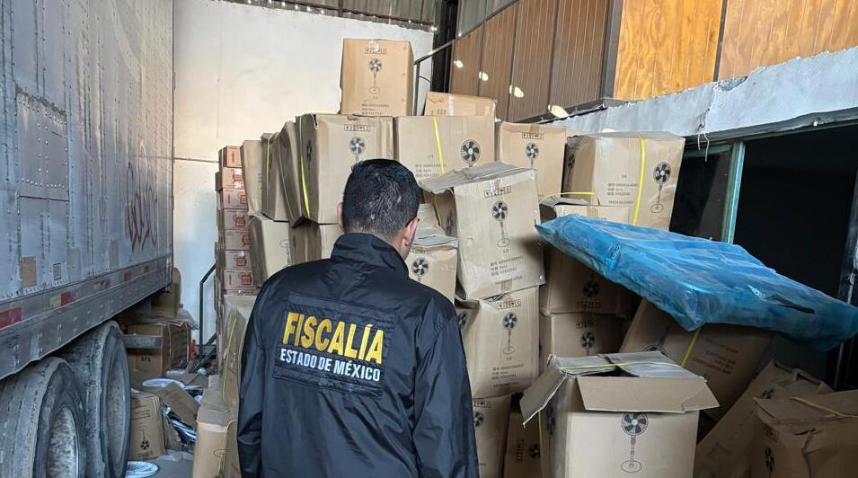 Encuentran predio con mercancía y moto robada en Coyotepec