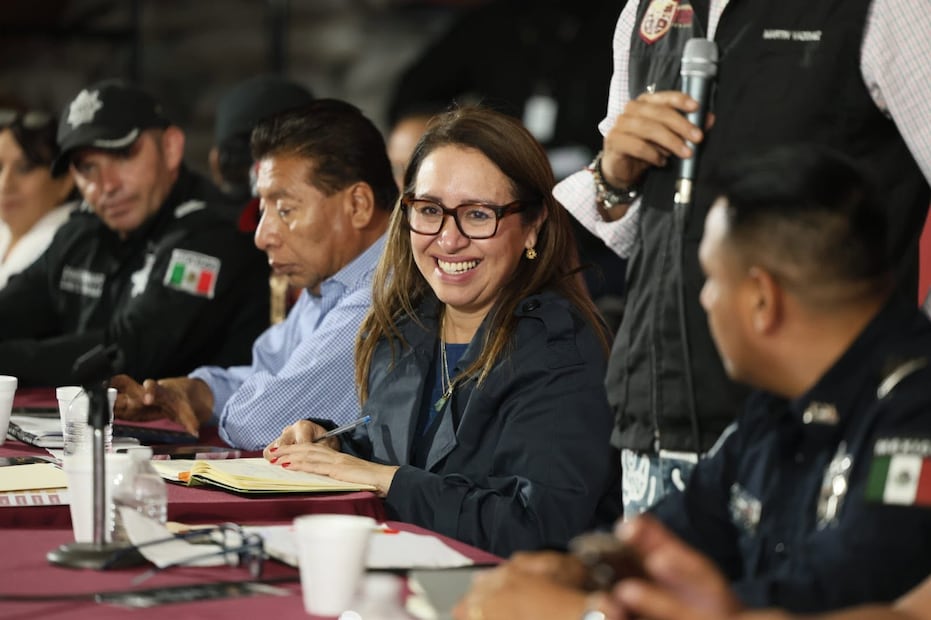 Azucena Cisneros Coss. Foto Especial