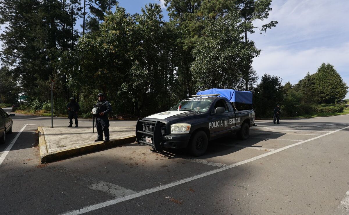 Omar "N" y Dioscoro “N”, relacionados a la policía municipal en Naucalpan, también fueron detenidos por la FGJEM. Foto: Alejandro Vargas
