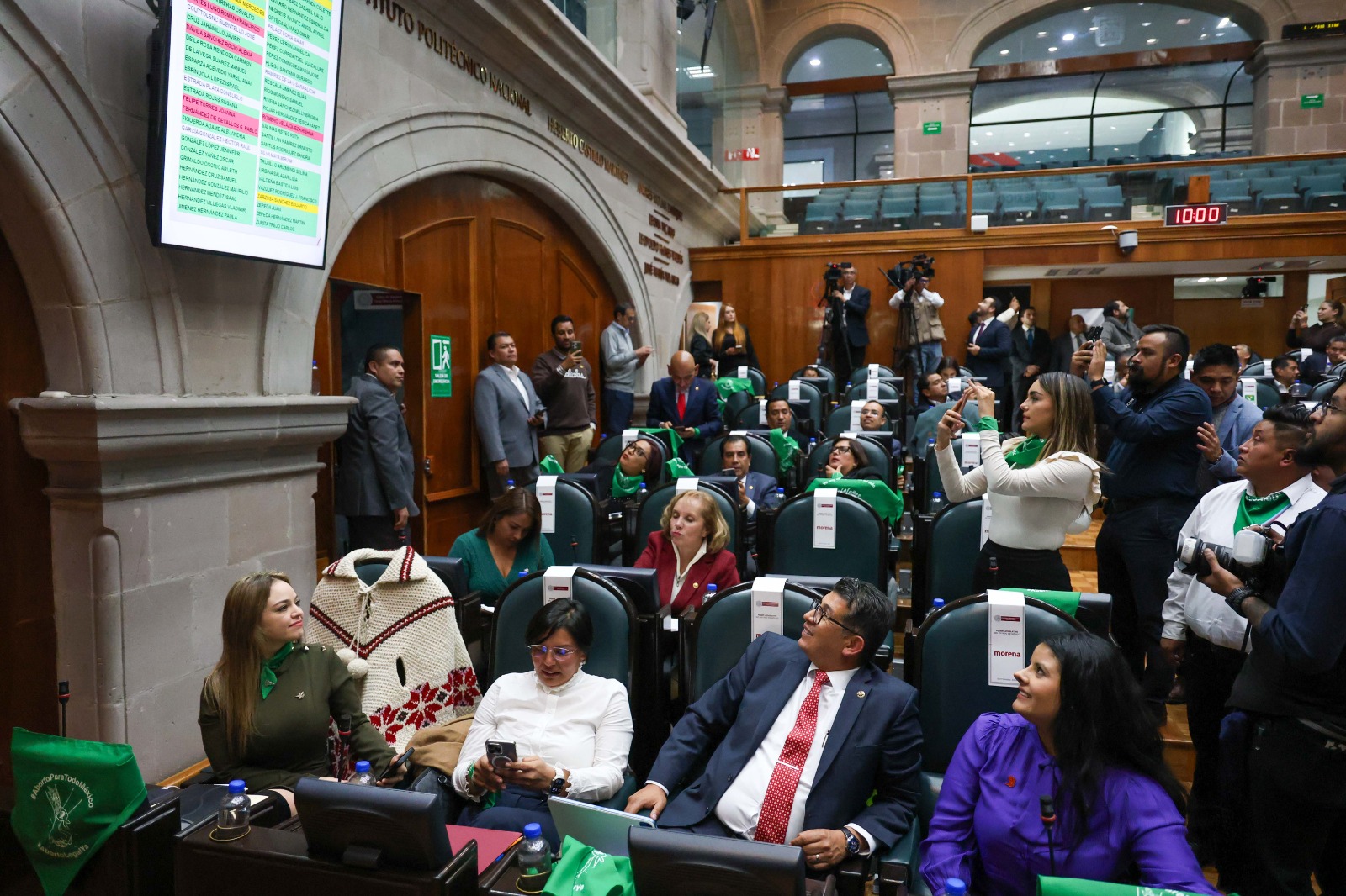 El Estado de México se retrasa en la implementación del aborto legal, a diferencia de la Ciudad de México que lo hizo de manera expedita. Fotos Arturo Hernández y Jorge Alvarado