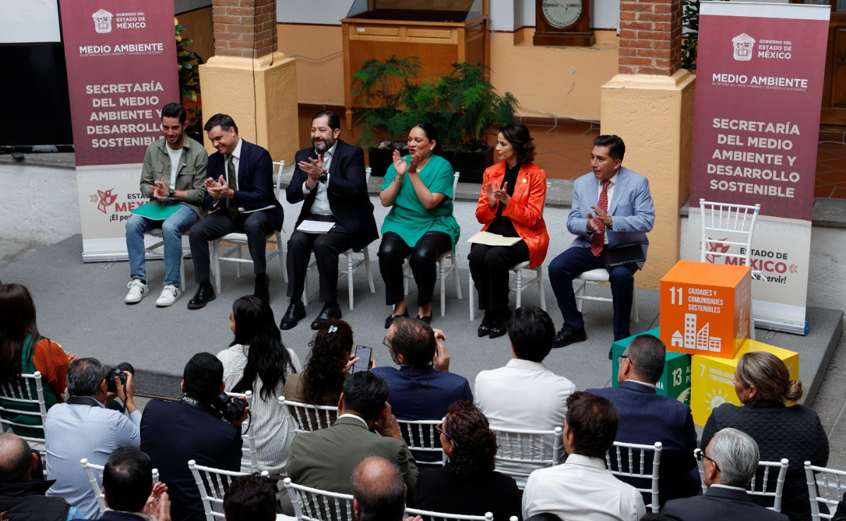 ¡Manos a la obra por el medio ambiente! En el Estado de México, líderes y expertos se comprometen con proyectos verdes y educación para cuidar nuestra riqueza natural. Foto: Arturo Hernández