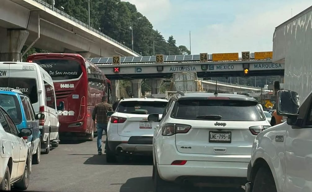 La protesta se realizó sobre la carretera México-Toluca, con dirección a Ciudad de México. Foto especial