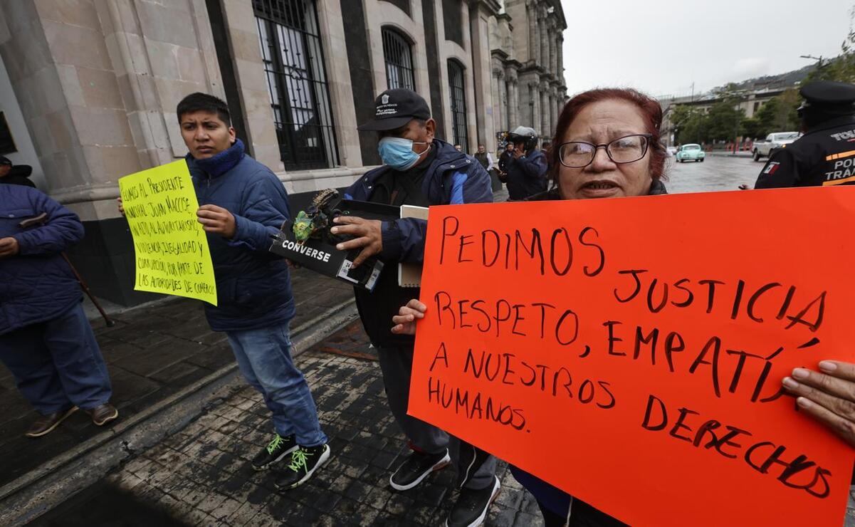 La comerciante María Enríquez Garduño aseguró que su economía se ha visto afectada, al igual que las de sus hijos. Foto: Jorge Alvarado.