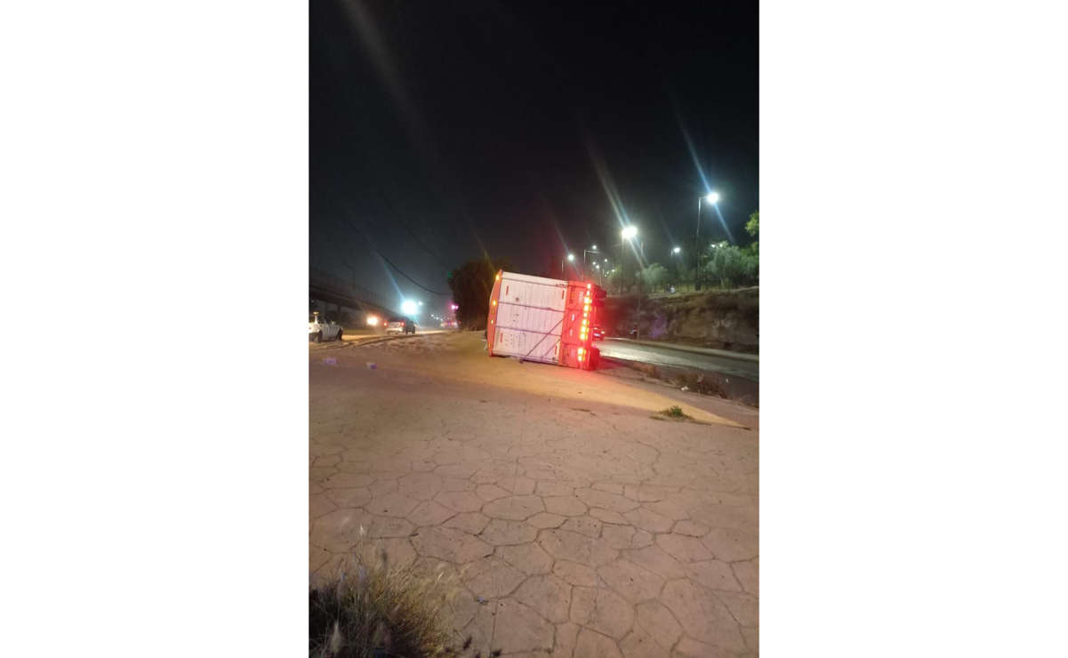 El tráfico se encuentra colapsado en la zona debido a las maniobras para retirar la unidad. Foto: Especial