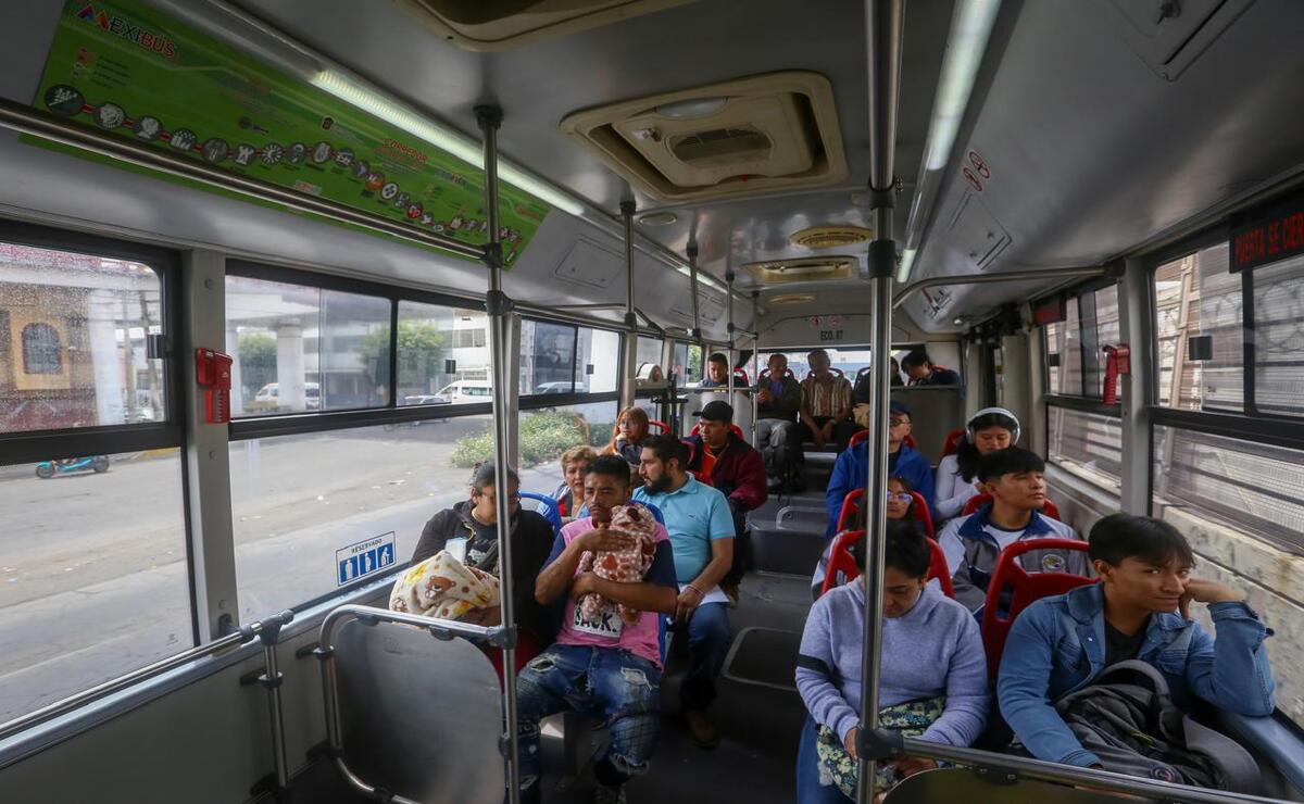 Usuarios dentro del Mexibús. Foto: Luis Camacho.
