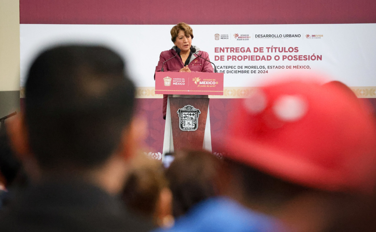 Delfina Gómez entrega 2,500 títulos de propiedad en Ecatepec, beneficiando a miles de familias Foto: Luis Camacho