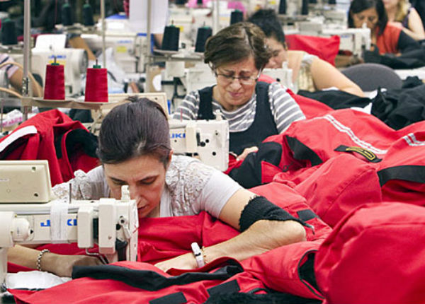 La medida afectará las cadenas de valor del sector médico, mueblero, textil y confección. Foto Especial