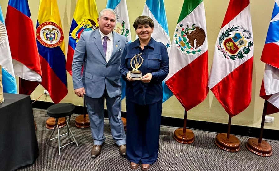 Tlalnepantla recibe el Premio Latinoamericano al Desarrollo Económico y Social