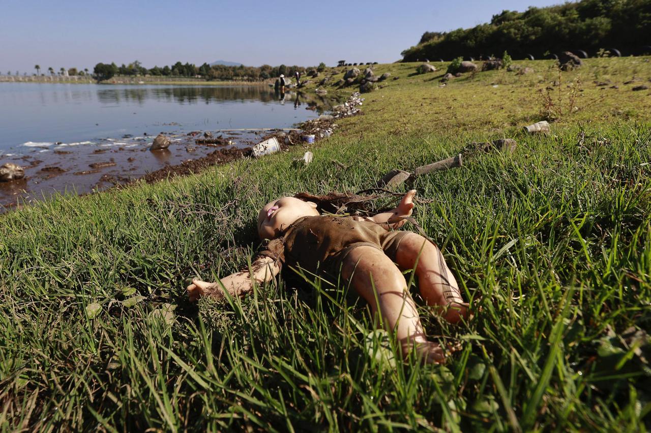 Autoridades llaman a la población a evitar tirar sus desperdicios cerca de cuerpos de agua. Foto Alejandro Vargas