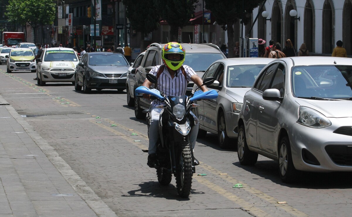 Uno de los exámenes consiste en conocer el reglamento de tránsito. Foto Alejandro Vargas