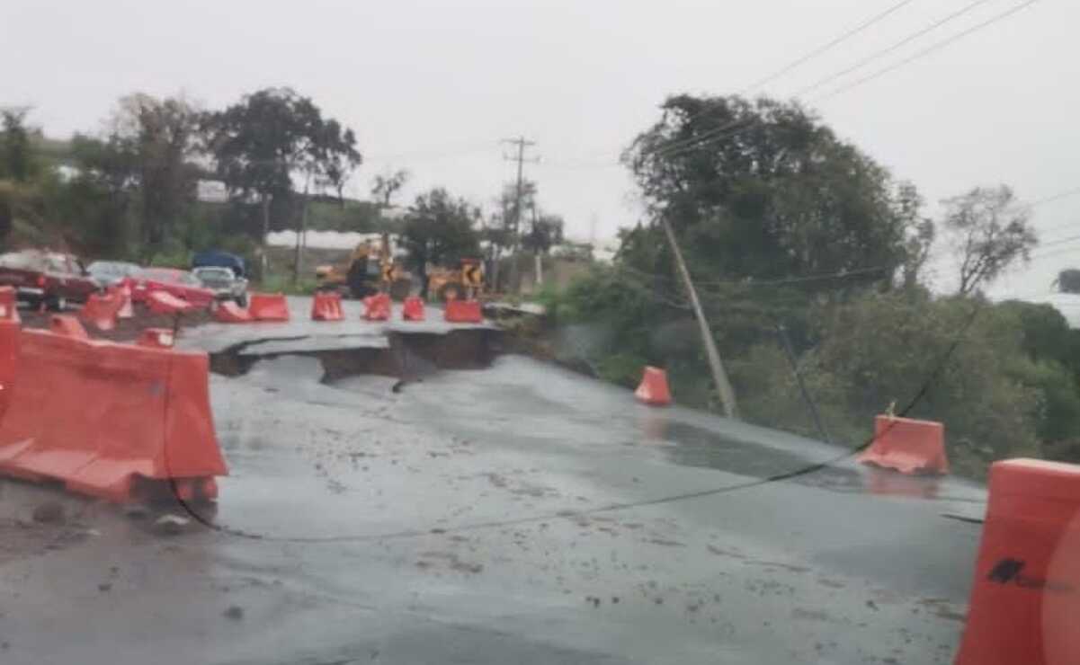 Personal de la autopista recomienda tomar vías alternas como la carretera Federal 55 Tenango del Valle Tenancingo, Foto: Especial