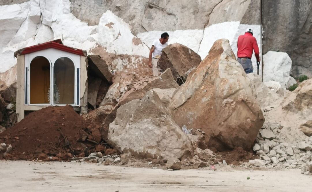 Vecinos aseguran que advirtieron a Protección Civil del desprendimiento de rocas / Foto Gisela González