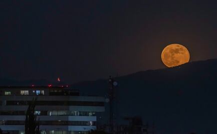 Superluna Cazador ilumina el cielo del Estado de México