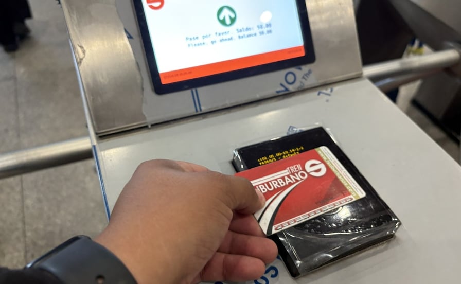 Modernizan torniquetes para acceso al Suburbano en la estación Buenavista; incluye pagos con tarjeta bancaria