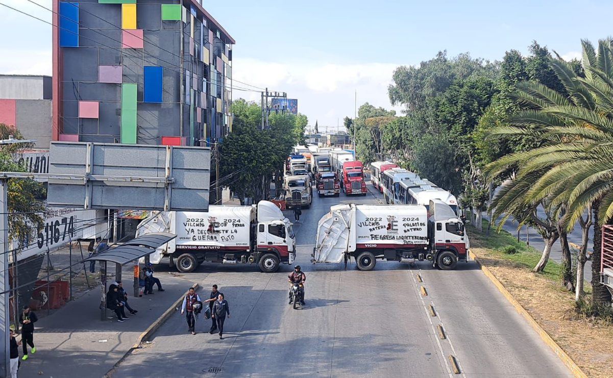 Manifestantes cortan tránsito para demandar atención a sus peticiones / Foto: Especial