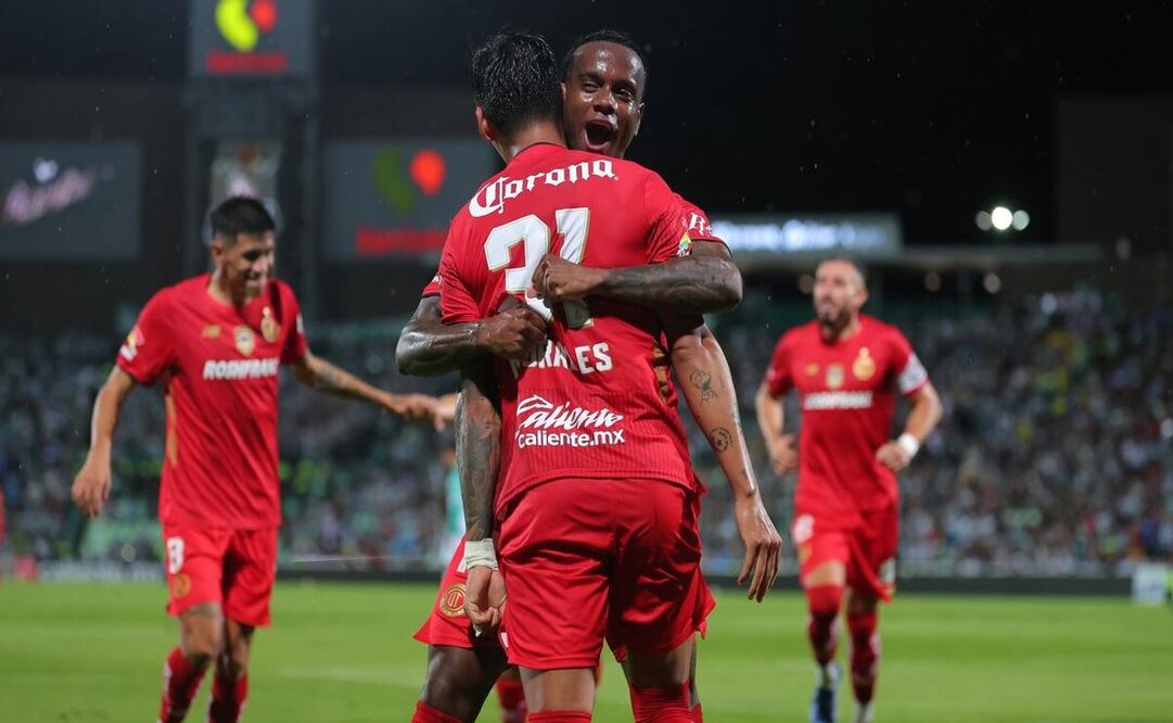 Toluca vence a Santos con dobletes de Helinho y Robert Morales / Foto Especial